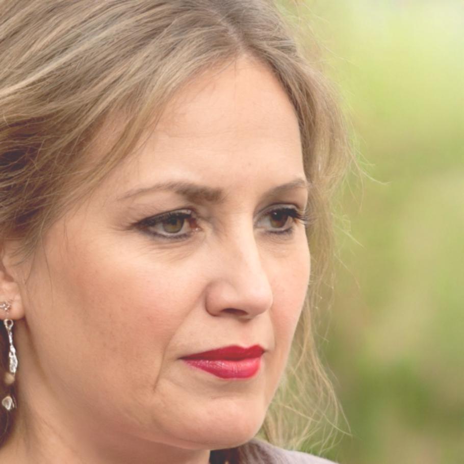 Portrait de Célestine, diplômée en colorimétrie maquillage